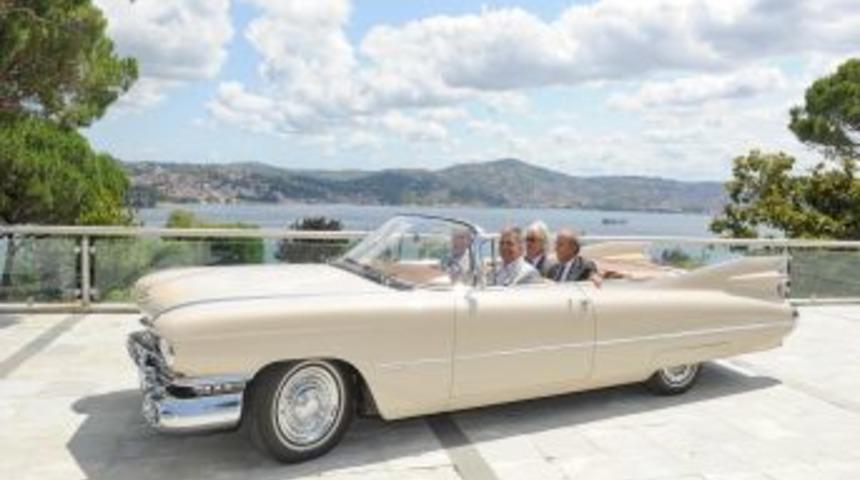 Cumhurbaşkanı Gül, Cadillac sefasını Twitter'dan paylaştı