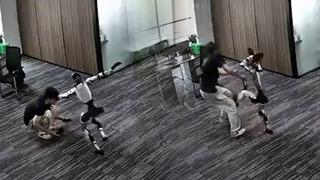Robot, geliştiricisini tekmeledi! Son hareketi daha da şaşırttı