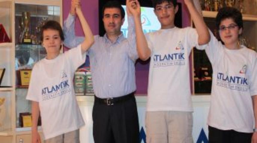 Futbol aşığı SBS şampiyonları, top olmayınca &ccedil;orapla oynuyor