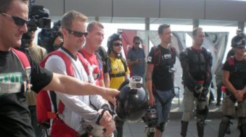 Paraş&uuml;t&ccedil;&uuml;lerin 236 metredeki g&ouml;sterisi nefesleri kesti