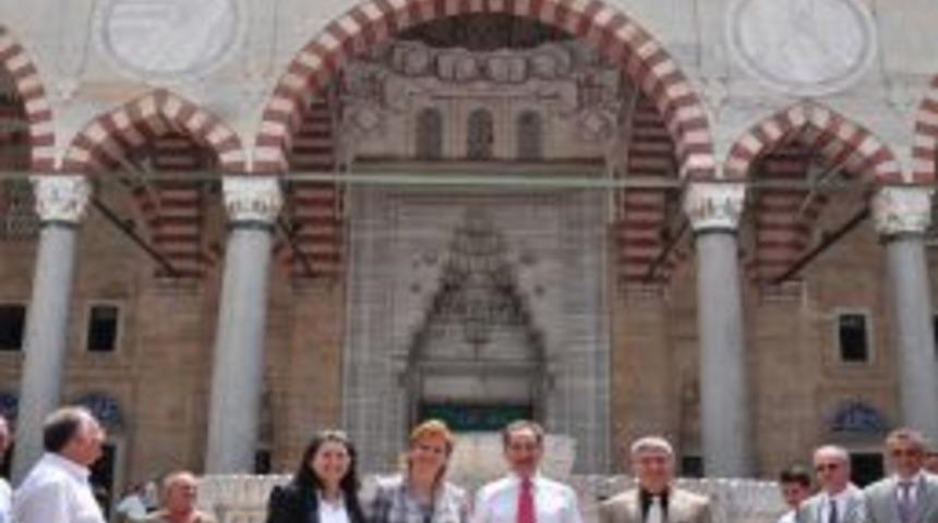 K&uuml;lt&uuml;r ve Turizm Bakanı G&uuml;nay, Selimiye Camii&rsquo;ni ziyaret etti