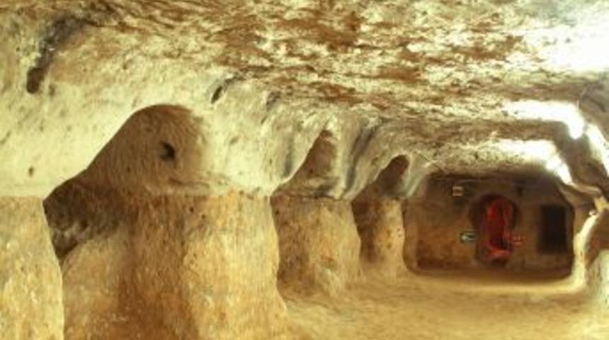 Roma D&ouml;nemine ait yeraltı şehirlerine turistler akın ediyor