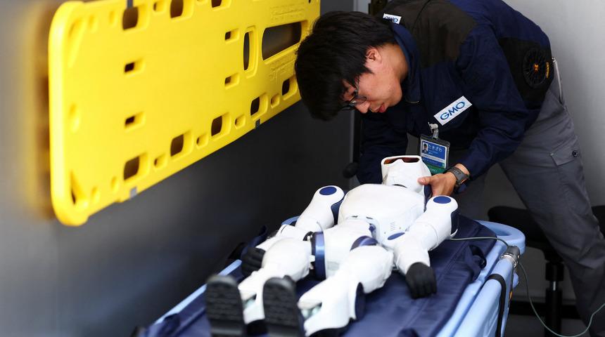 Bu ambulans insanlara değil robotlara gidiyor! Japonya&rsquo;da yeni d&ouml;nem