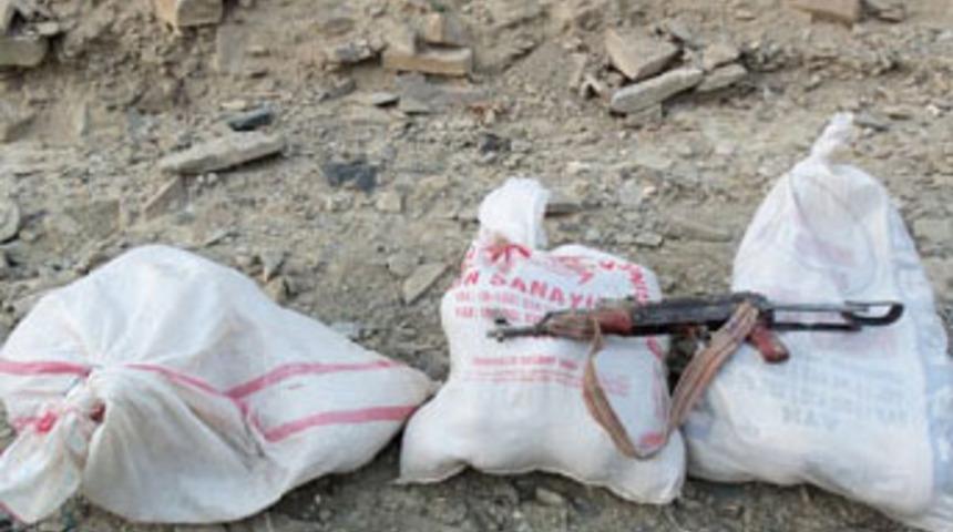 Toprağa g&ouml;m&uuml;l&uuml; halde uyuşturucu bulundu