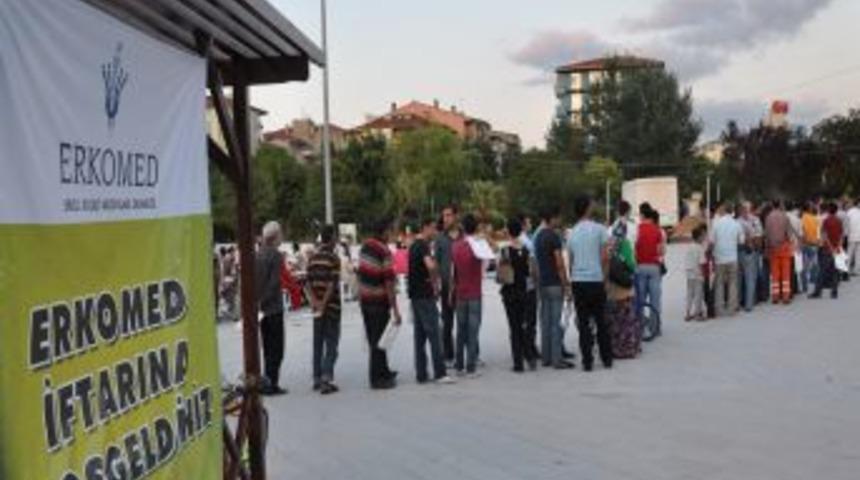 ERKOMED'den iftar sofrası