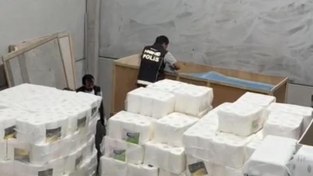 Mersin'de imalathaneye operasyonda 100 bin sentetik ecza hapı ele geçirildi