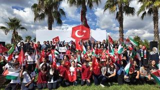 İstanbul'da uçurtma etkinliği çocuklara umut oldu