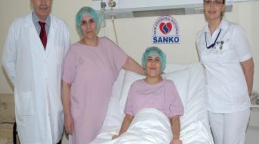 Biri annesinin, diğeri ağabeyinin b&ouml;breğiyle hayata tutundu