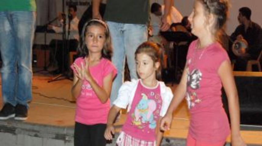 K&uuml;&ccedil;&uuml;klerin rekabeti anne ve babaları da heyecanlandırıyor