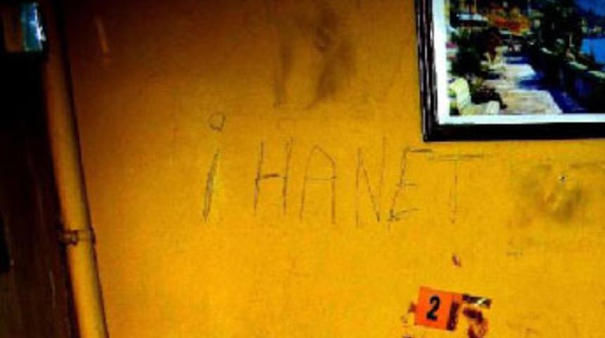 Eşini &ouml;ld&uuml;r&uuml;p duvara ihanet yazdı