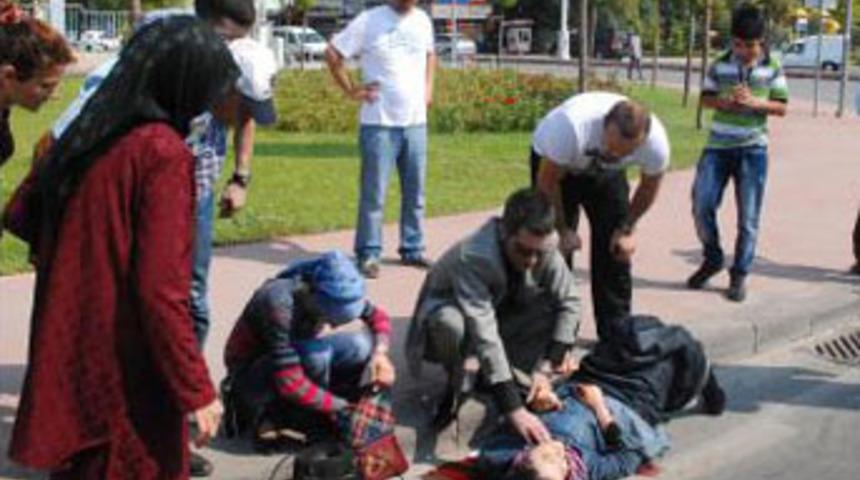 D&uuml;şt&uuml;ğ&uuml; otob&uuml;s&uuml;n tekeri başını ezdi