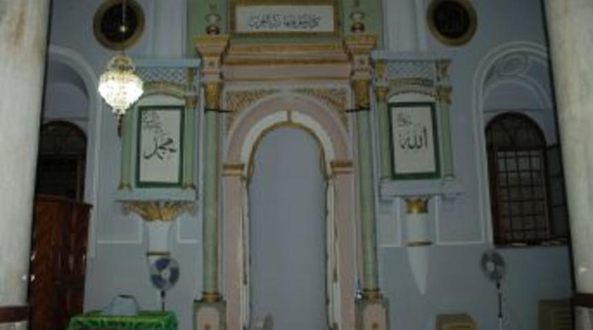 Kiliseye d&ouml;n&uuml;şt&uuml;r&uuml;len caminin eksikleri giderilmeye başlandı