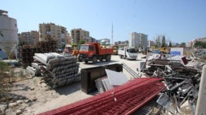 Bayraklı Belediyesi şantiyesini taşıyor