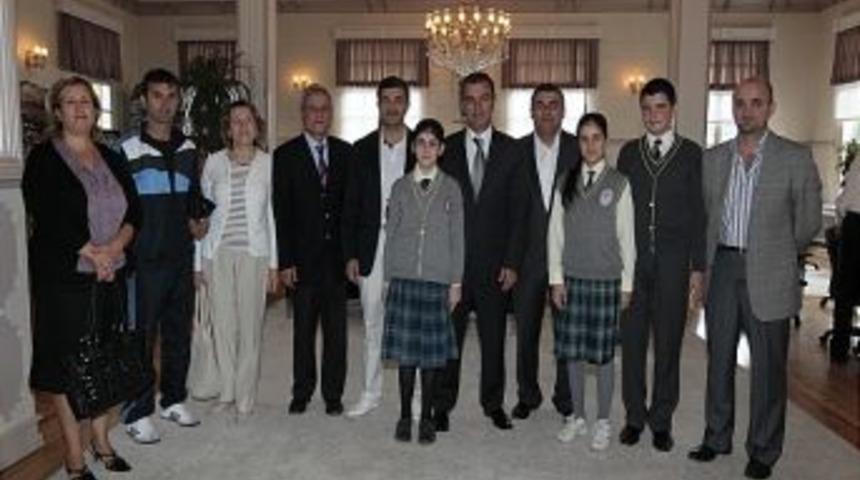 Ey&uuml;p Belediyesi'ne eğitime destek plaketi