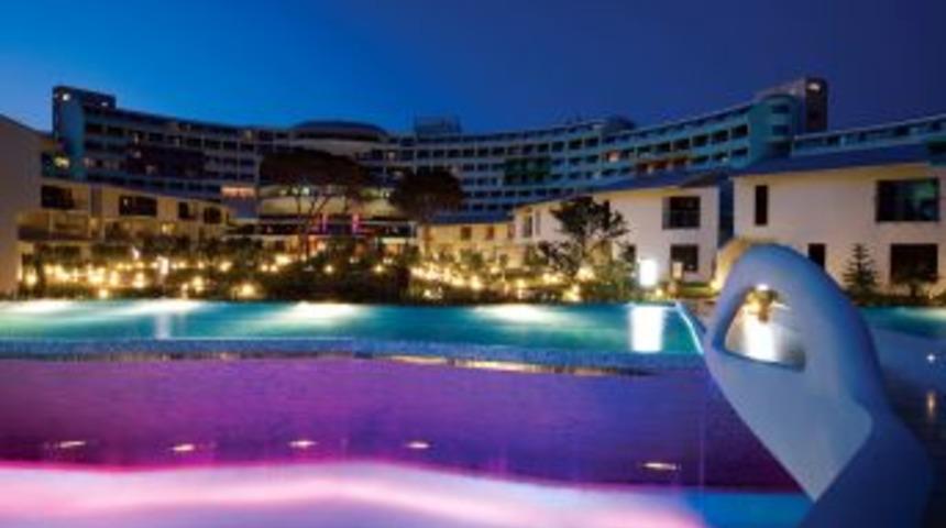 Golf ve futbolla s&uuml;rd&uuml;r&uuml;lebilir turizmi yakaladı, 12 ay misafir ağırlıyor