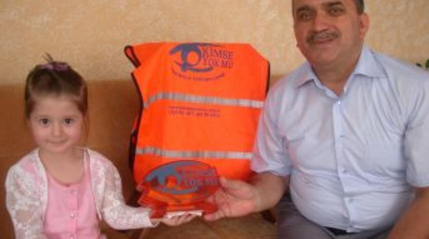 5 yaşındaki Zeynep, bayram har&ccedil;lıklarını Somali&rsquo;ye g&ouml;nderdi