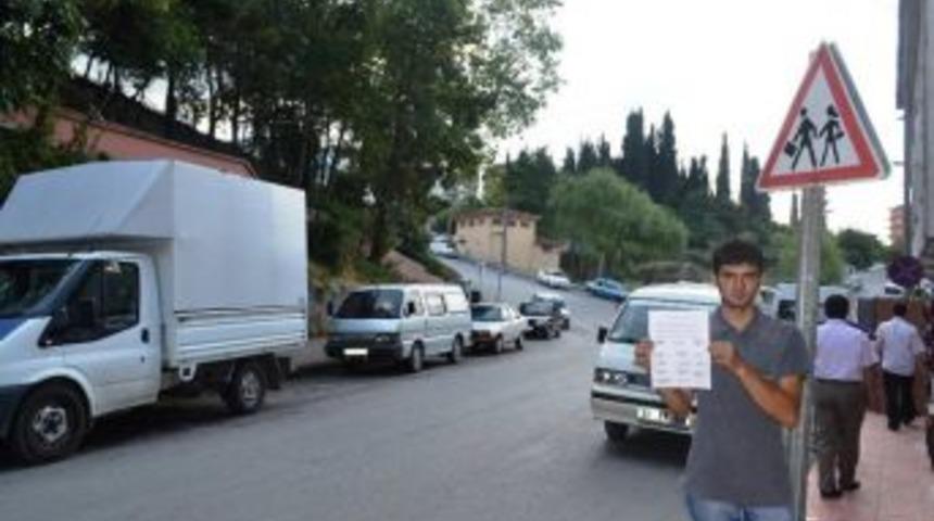 Okul ge&ccedil;idi i&ccedil;in imza topladılar
