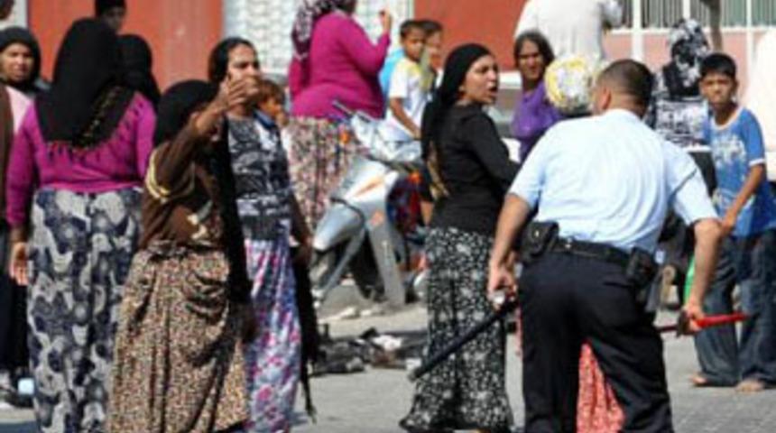 Kadınların 'erkek ka&ccedil;ırma' kavgası