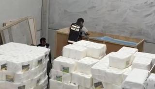 Plastik ambalaj deposunda uyuşturucu &uuml;retimine 3 tutuklama