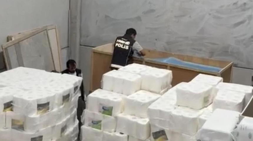 Plastik ambalaj deposunda uyuşturucu &uuml;retimine 3 tutuklama
