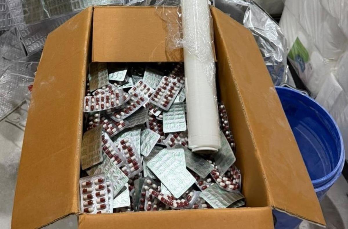 Plastik ambalaj deposunda uyuşturucu &uuml;retimine 3 tutuklama 1