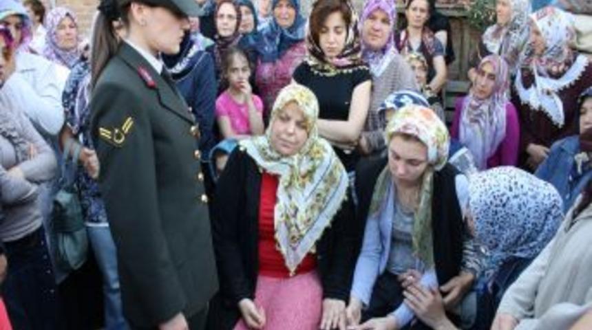 Şehit asker, memleketi Sakarya'da toprağa verildi.