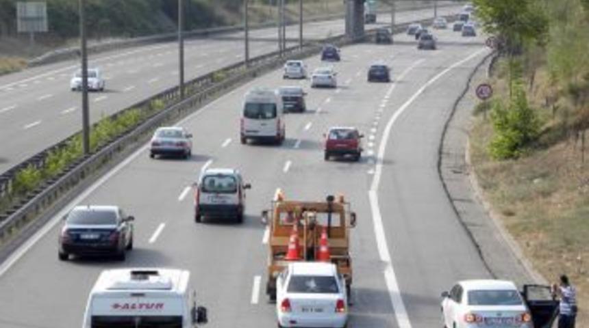 D&ouml;n&uuml;ş yolundaki tatilciler ara&ccedil; trafiğini artırdı