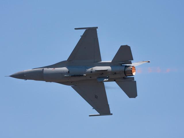 ABD'ye ait F-16 savaş u&ccedil;ağı Almanya'da d&uuml;şt&uuml;