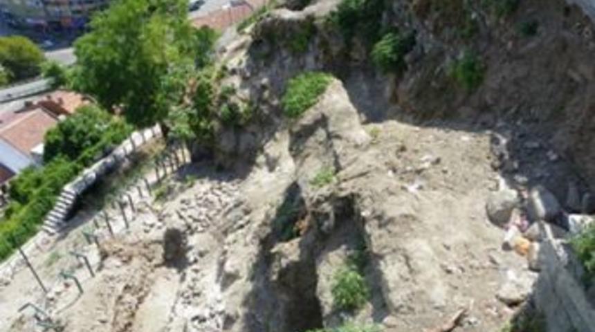 Tophane sırtları tehlike sa&ccedil;ıyor