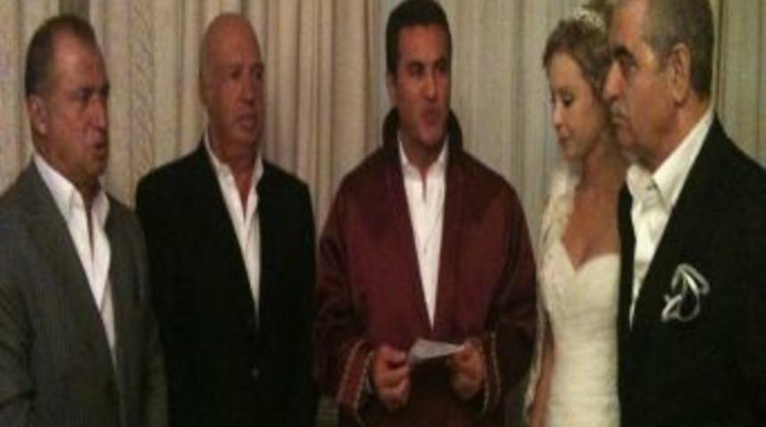 Tatlıses: Bu mutlu g&uuml;n&uuml; t&uuml;m dostlarımla ve halkımla paylaşmak isterdim