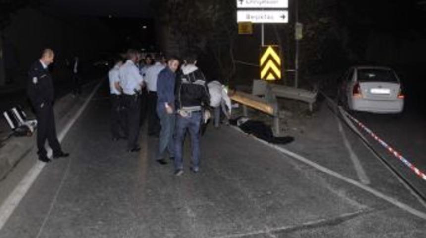 Seyir halindeki otomobilden atladığı iddia edilen hemşire &ouml;ld&uuml;