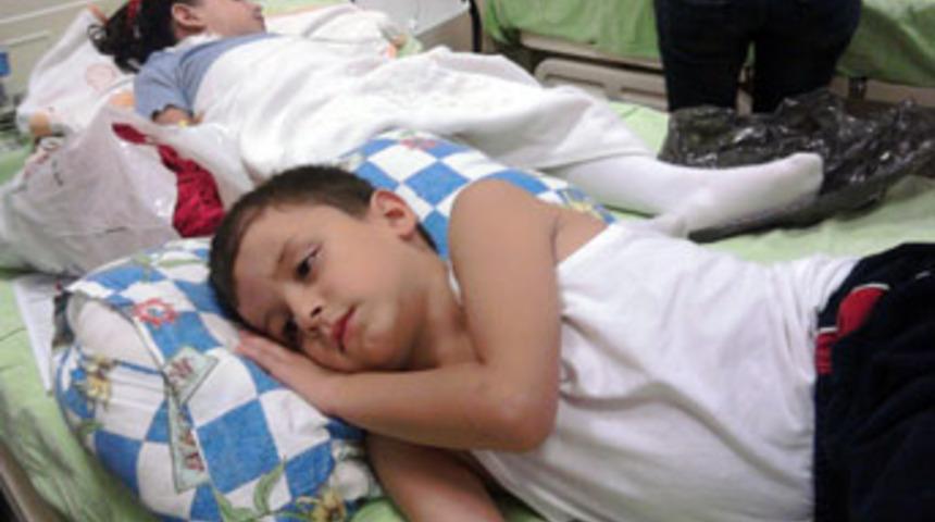 42 ana sınıfı &ouml;ğrencisi tavuktan zehirledi