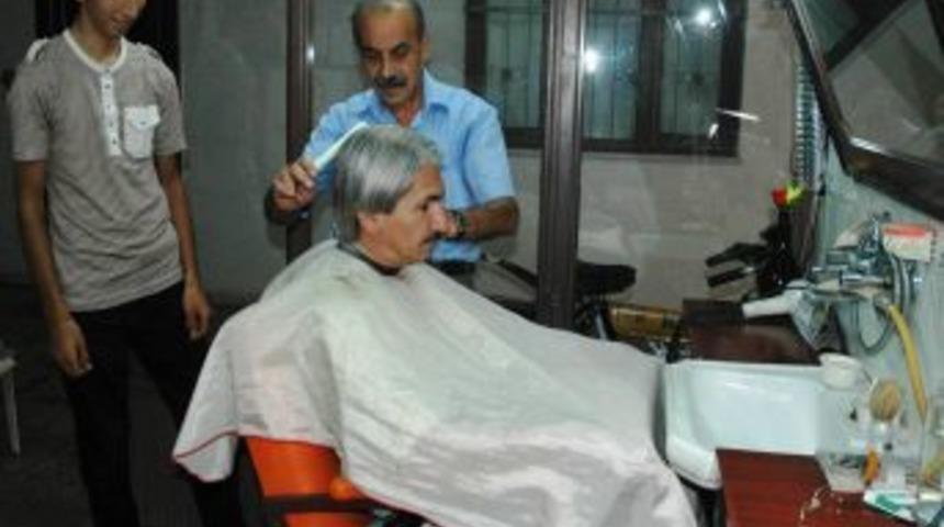 30 yıldır birbirlerine tıraş oluyorlar