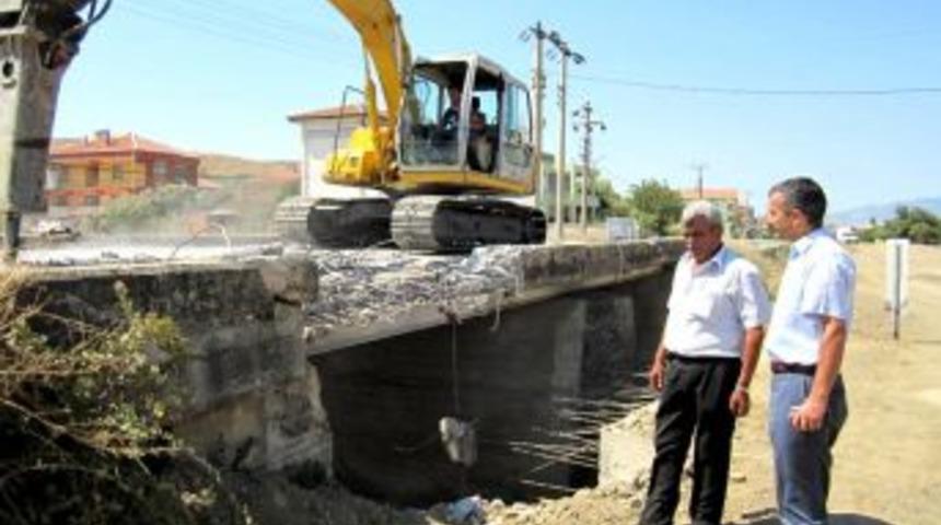 Kınık-Poyracık yolu Bakan Yıldırım'ın katkılarıyla yapılıyor