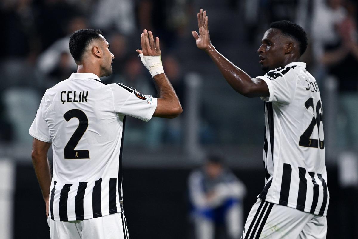 Zeki Çelik ten Dusan Tadic e farklı tarife! Juventus Nijmegen i geçti 1