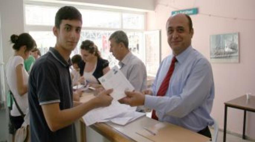 &Ccedil;&Uuml;'de kayıt heyecanı başladı