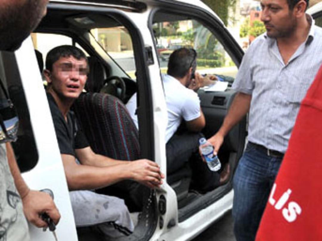 Hırsızı ağlaması kurtardı