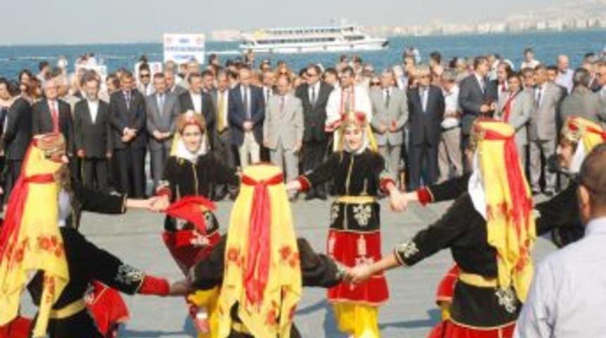 Hataylılar İzmir'e tanıtım &ccedil;ıkarması yaptı