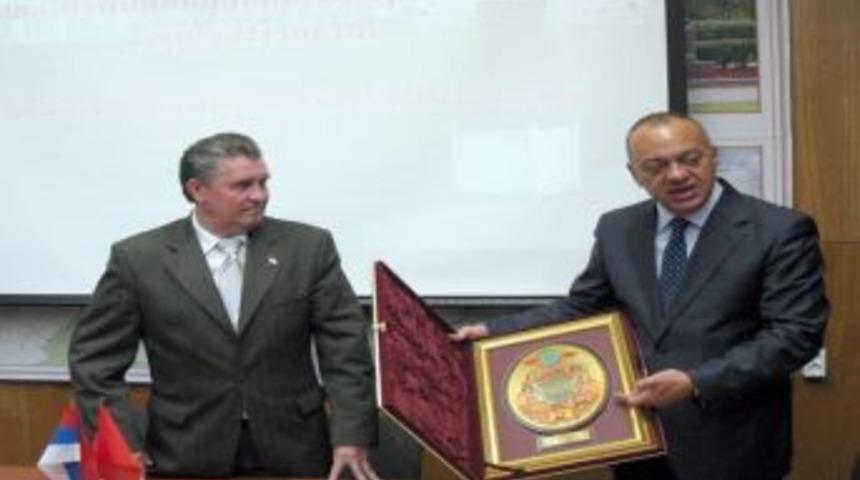 Başkan Erg&uuml;n, Puşkin Belediyesi'ni mesir festivaline davet etti