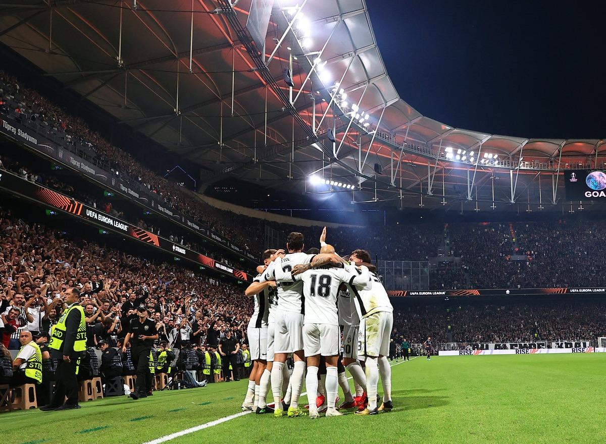 Fransız gazeteci Beşiktaş ı görünce şaşkına döndü! "Hayatımda ilk kez..." 3