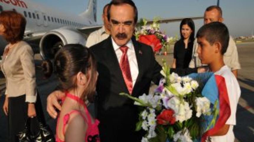 Adana'nın yeni valisi g&ouml;reve başladı