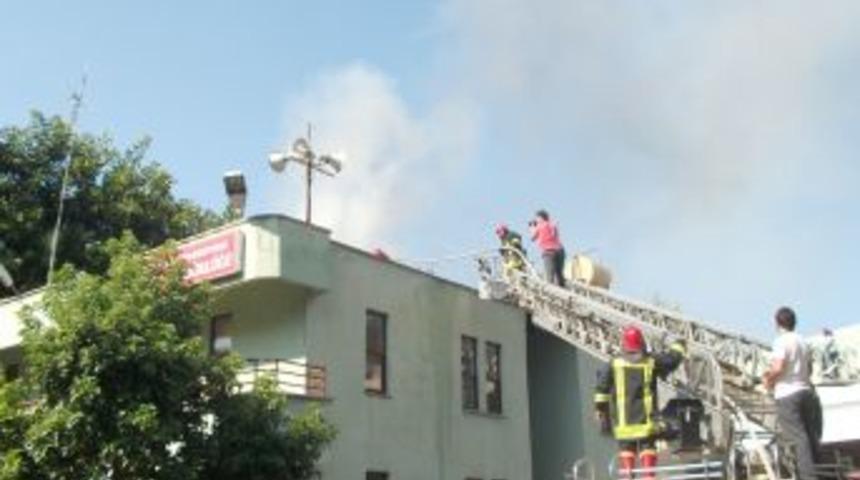 İtfaiye tatbikat i&ccedil;in kendi hizmet binasını yaktı