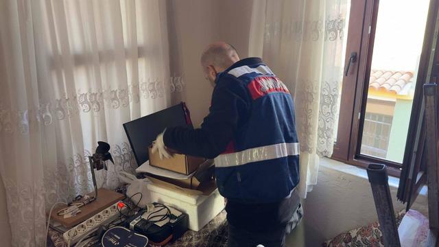 İzmir de FETÖ operasyonunda 21 şüpheli yakalandı 4