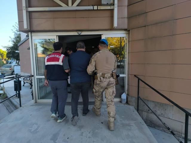 İzmir de FETÖ operasyonunda 21 şüpheli yakalandı 1