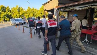 İzmir'de FET&Ouml; operasyonunda 21 ş&uuml;pheli yakalandı