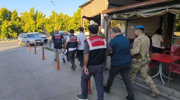 İzmir'de FET&Ouml; operasyonunda 21 ş&uuml;pheli yakalandı