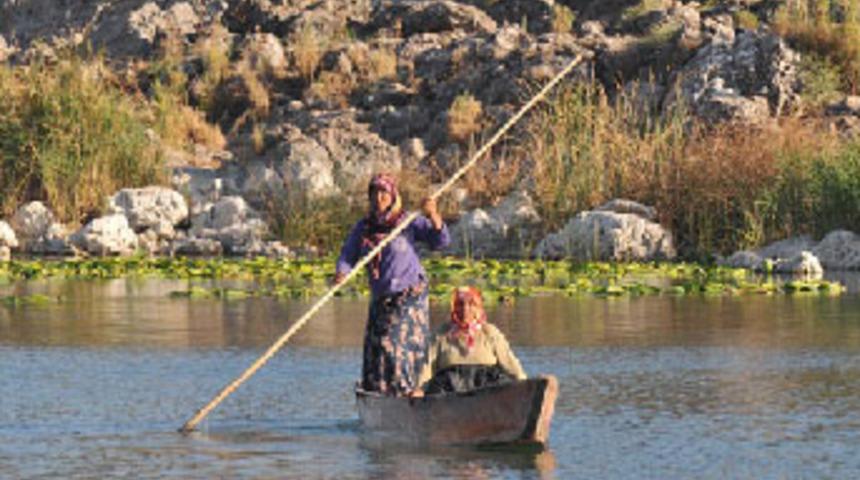Anne-kızın ıssız adada yaşam m&uuml;cadelesi
