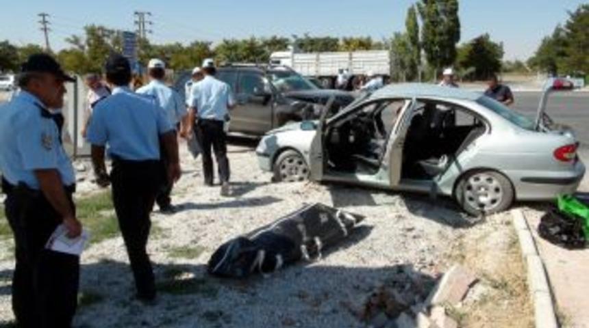 Konya&rsquo;da trafik kazası: 1 &ouml;l&uuml; 4 yaralı