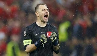 Mert G&uuml;nok, Milli Takım kariyerini sonlandırdığını a&ccedil;ıkladı!