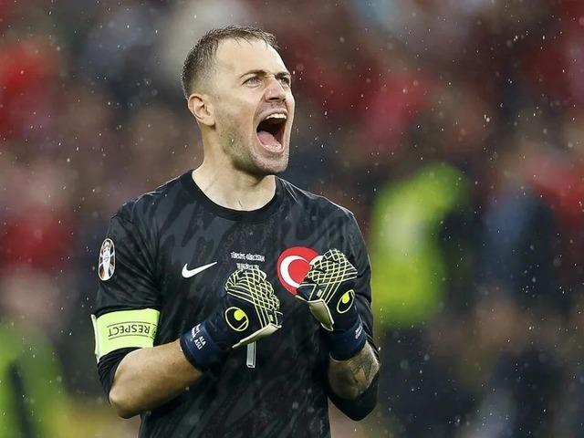 Mert G&uuml;nok'tan Milli Takım kararı! Resmen a&ccedil;ıkladı